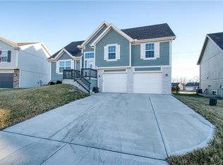 715 Shane Ln, Belton, MO 64012