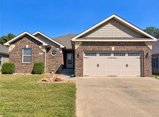 307 Jamestown Dr, Clinton, MO 64735