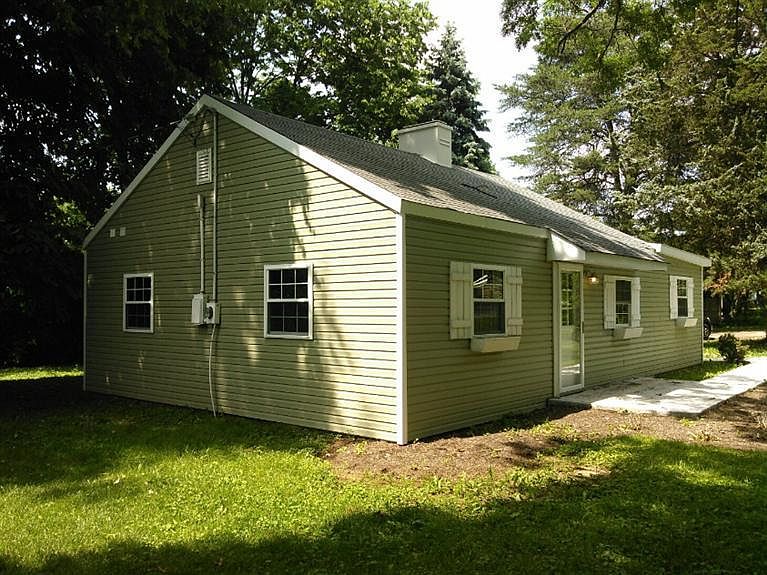 2nd image of 1605 Parkers Mill Rd