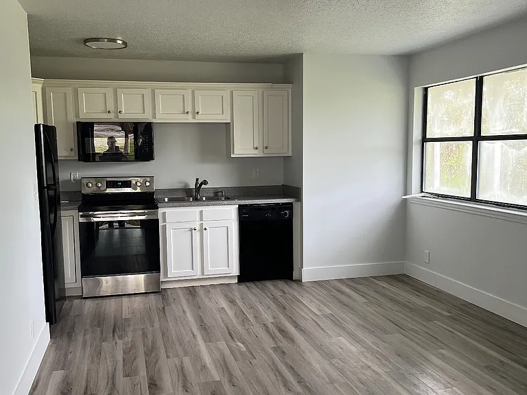 542 Hidden Hills Dr #3 — Photo 3