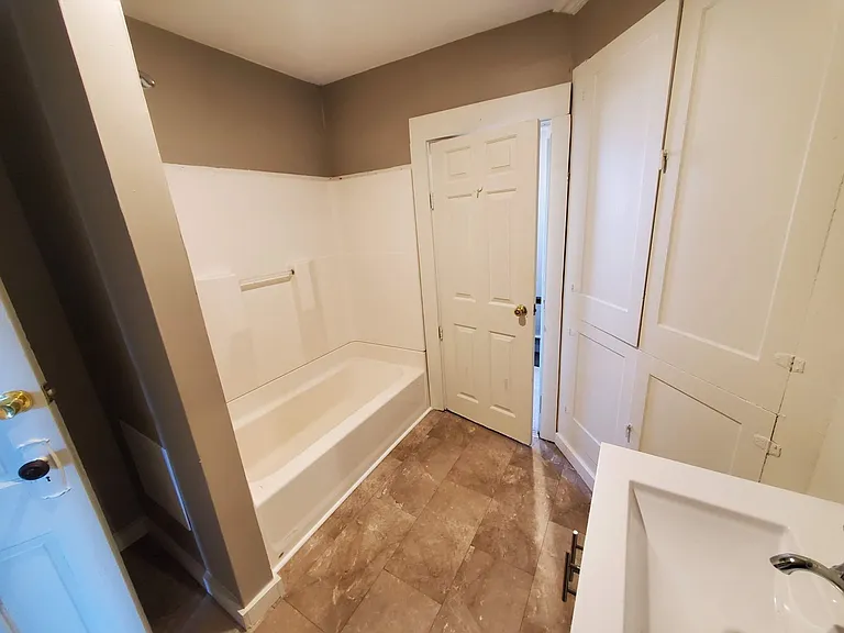 385 Ames St — Photo 11