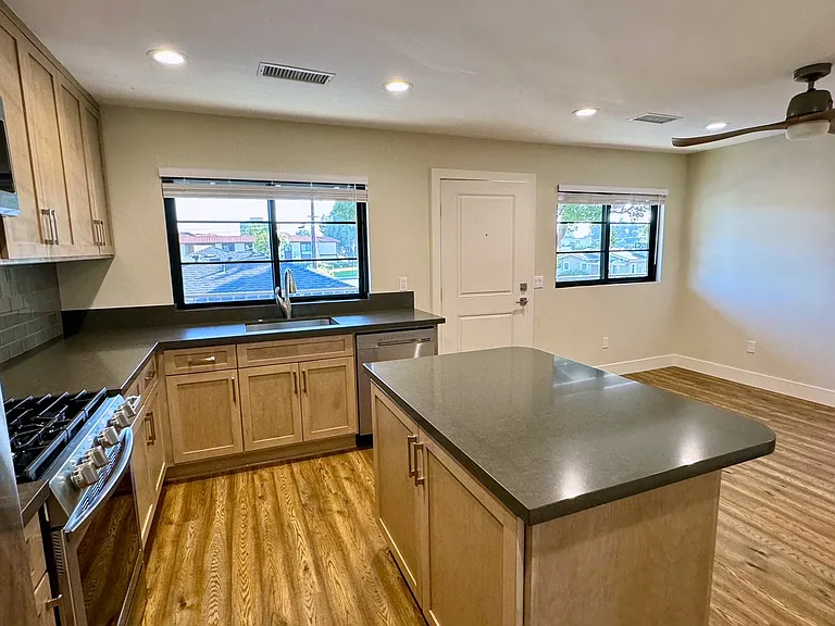 476 S Pixley St — Photo 3