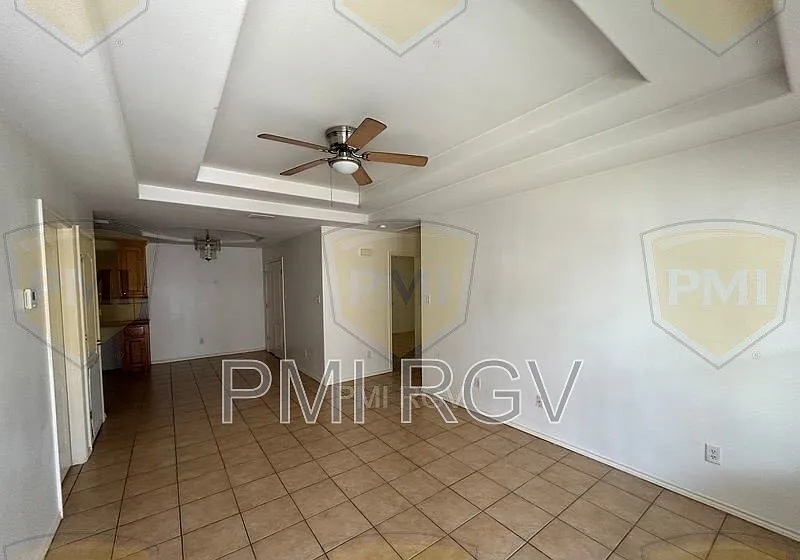 Building Photo - 1503 E Coyote St #8