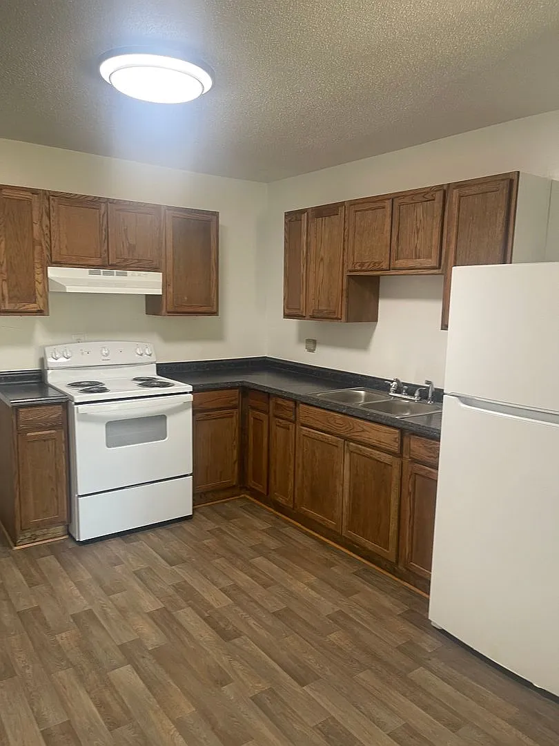 FWB - 1504 E. Ponderosa Road — Photo 1