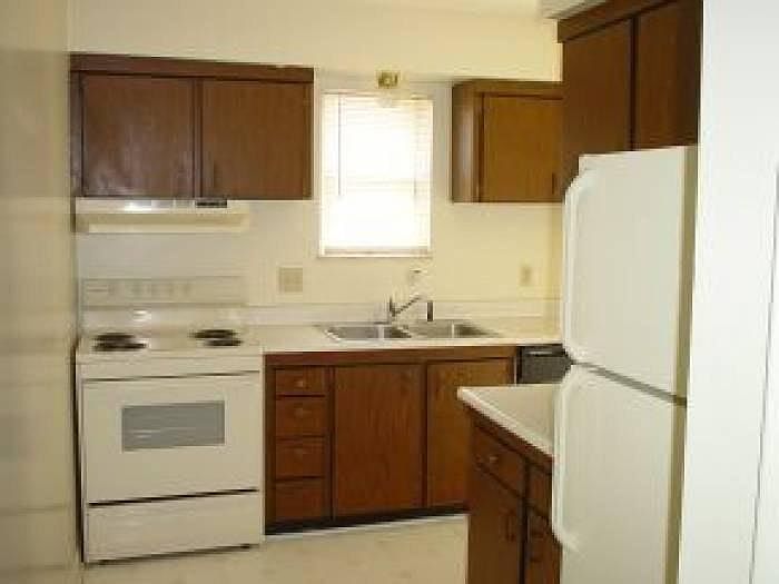 2nd image of 4910 Reed Rd APT C