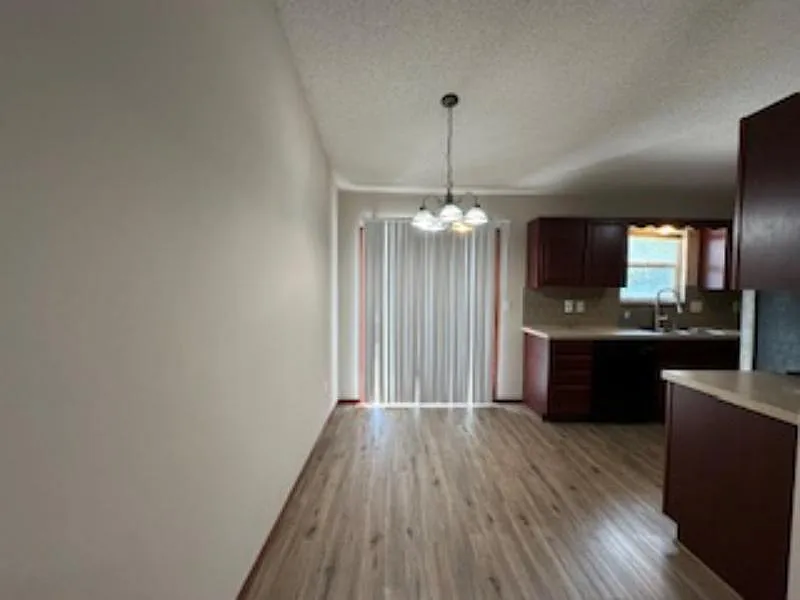 4 bed, 2008 sqft, $1,950 — Photo 4