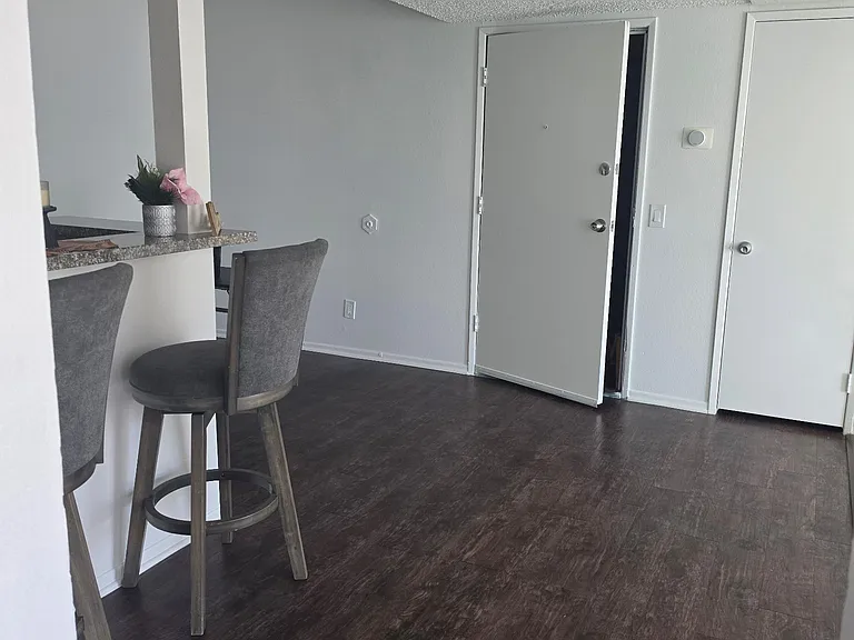 14131 Foothill Blvd #6 — Photo 4
