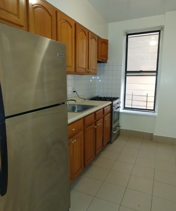 2nd image of 2581 36th St APT B3