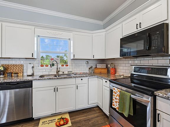 3rd image of 40 Highland Ridge Dr