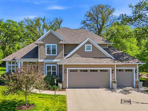 302 Windmill Pl, Iowa City, IA 52245