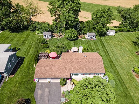 2nd image of 116 Oxford Dr