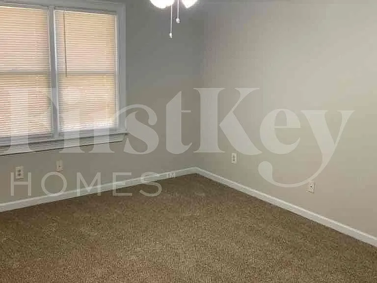 1395 Oakengate Dr — Photo 14