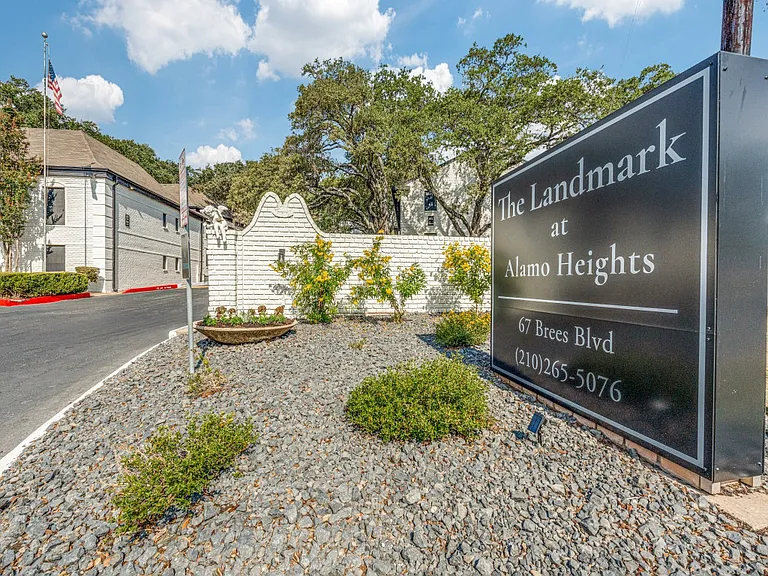 The Landmark at Alamo Heights — Photo 23