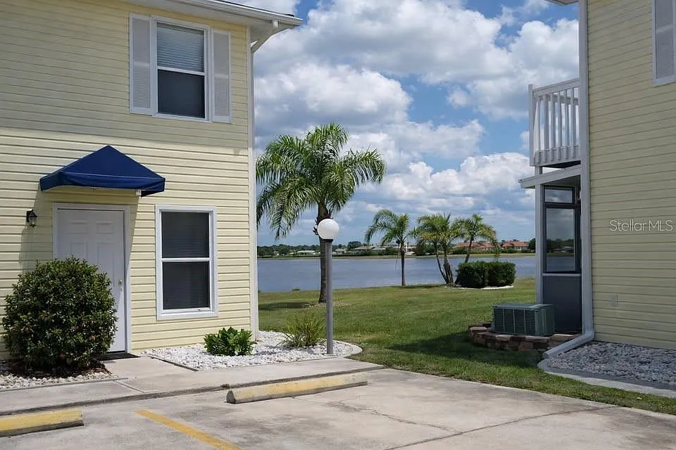 2 bed, 2.5 bath, 1298 sqft, $1,450 — Photo 3