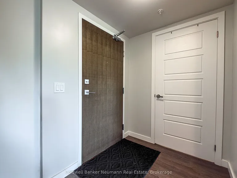 25 Kay Cres #212 — Photo 2