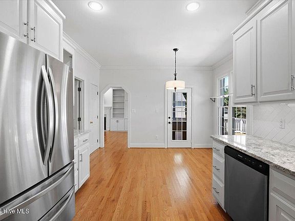 4th image of 5002 Greenbrier Lane N