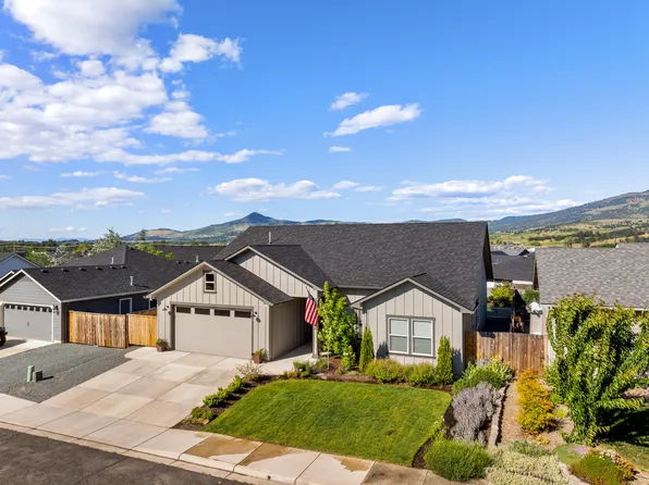 1004 Arana Dr, Phoenix, OR 97535