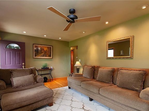 3rd image of 4735 Loraine Dr