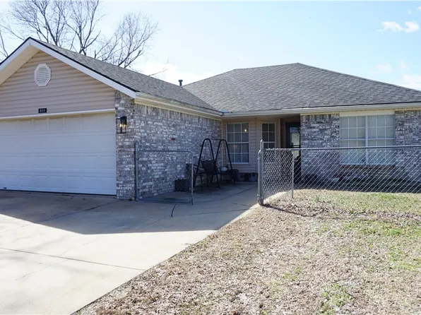 511 N D St, Centerton, AR 72719