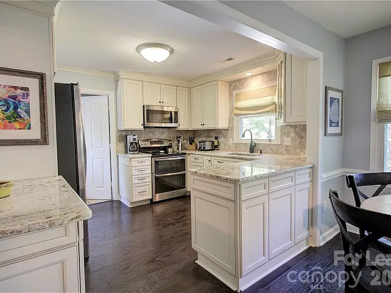 3806 Bridgewood Ln — Photo 8