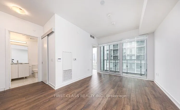 158 Front St E #2215 — Photo 3