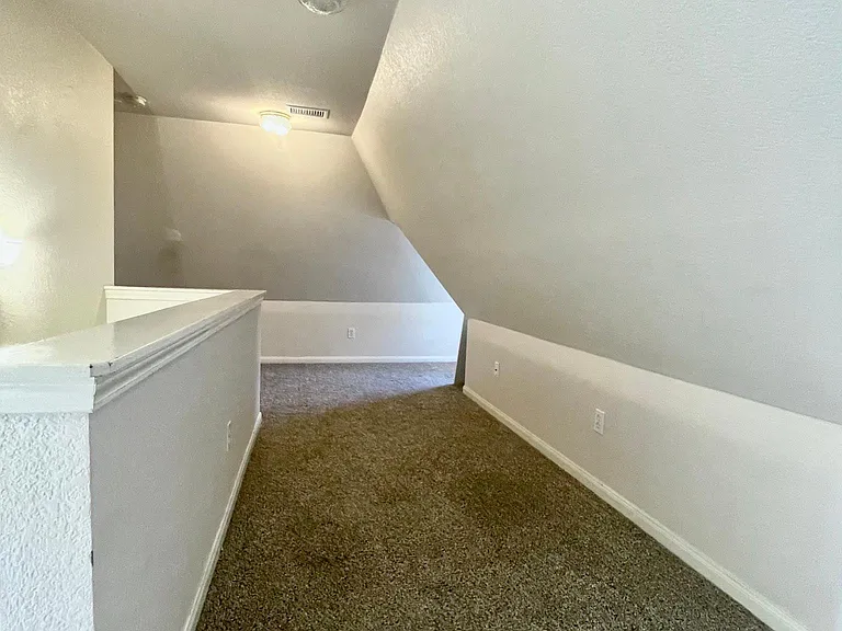 2202 Leon St — Photo 21