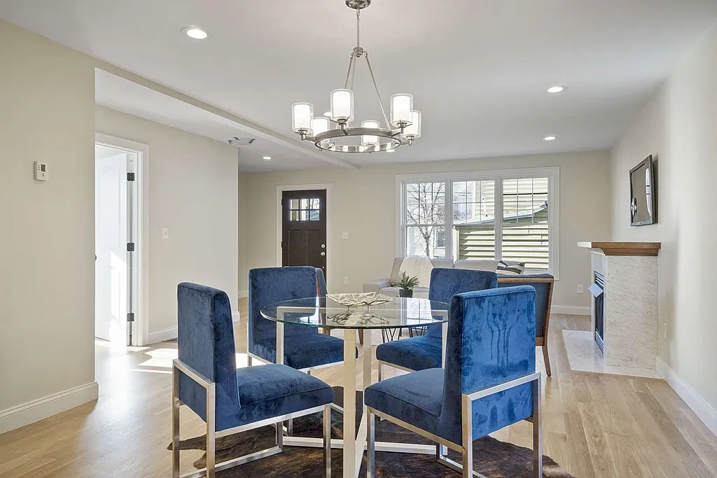 2 bed, 1006 sqft, $4,400 — Photo 4