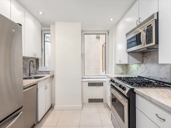 930 5th Avenue image 11 of 21