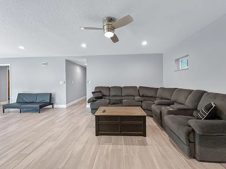 3033 Pineview Dr — Photo 17