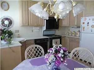 312 Devon St photo 1