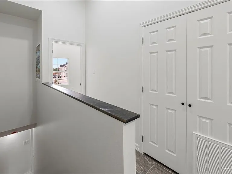 1409 E Karen St #B — Photo 7