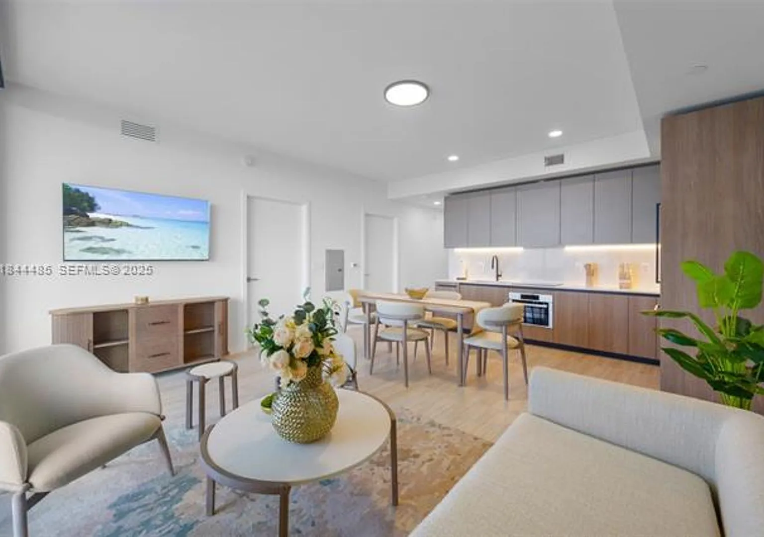 580 72nd St cu-1009, Miami Beach, FL 33141 — Photo 1