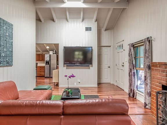 4th image of 3047 Oakhurst Ave