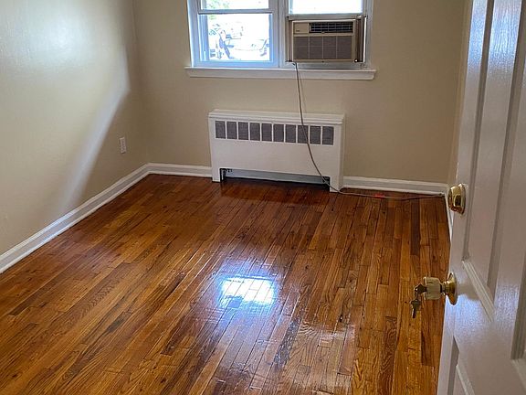 4th image of 1275 Noble Ave Basement 1