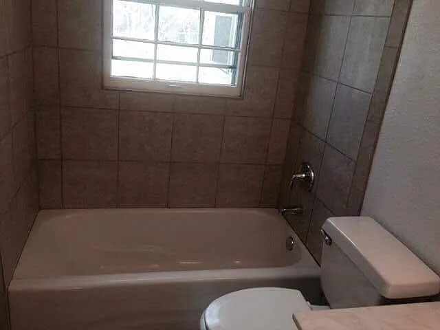 1019 W Hazel St — Photo 3