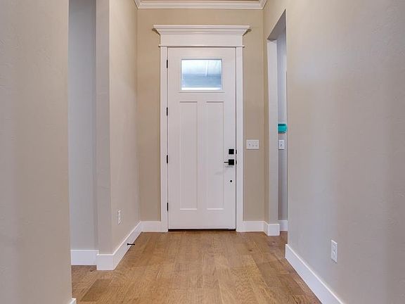 3rd image of 4827 Sawgrass Ln