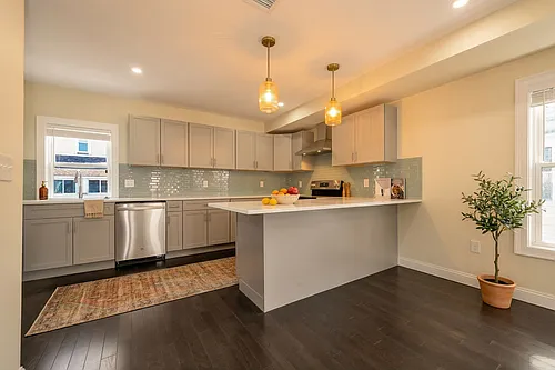 43 Wright Ave Photo 1