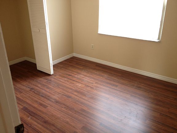 5th image of 2526 Oak Hollow Dr