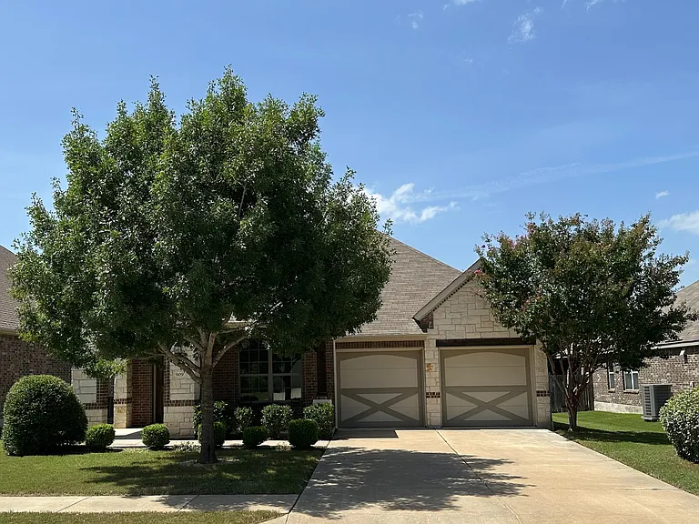 909 Hartman Dr — Photo 6