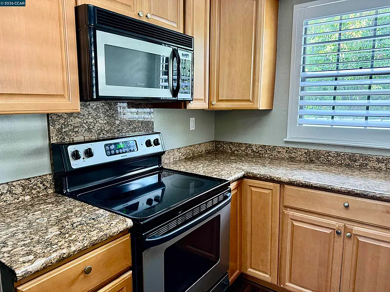 202 Kelley Ln — Photo 6