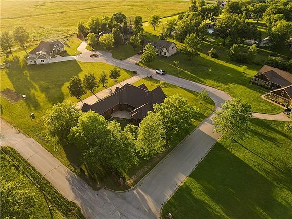 5th image of 1 Shamrock Dr