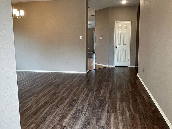 2nd image of 1118 Clayton Dr