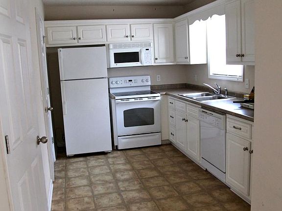 3rd image of 105A Lindsay Ct