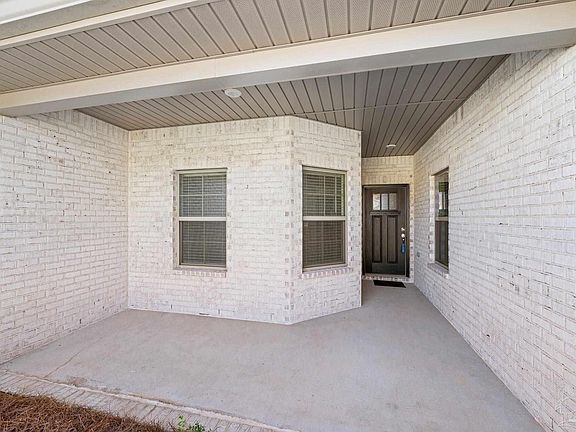 3rd image of 711 Canary Ct