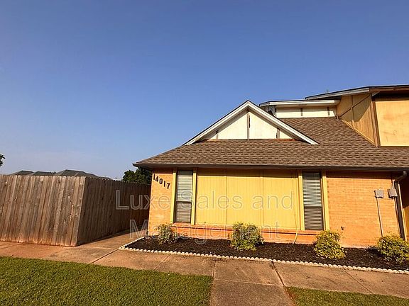3rd image of 14017 Fairhill Ave