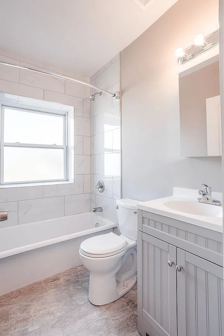 Hopkins Apartments — Photo 4