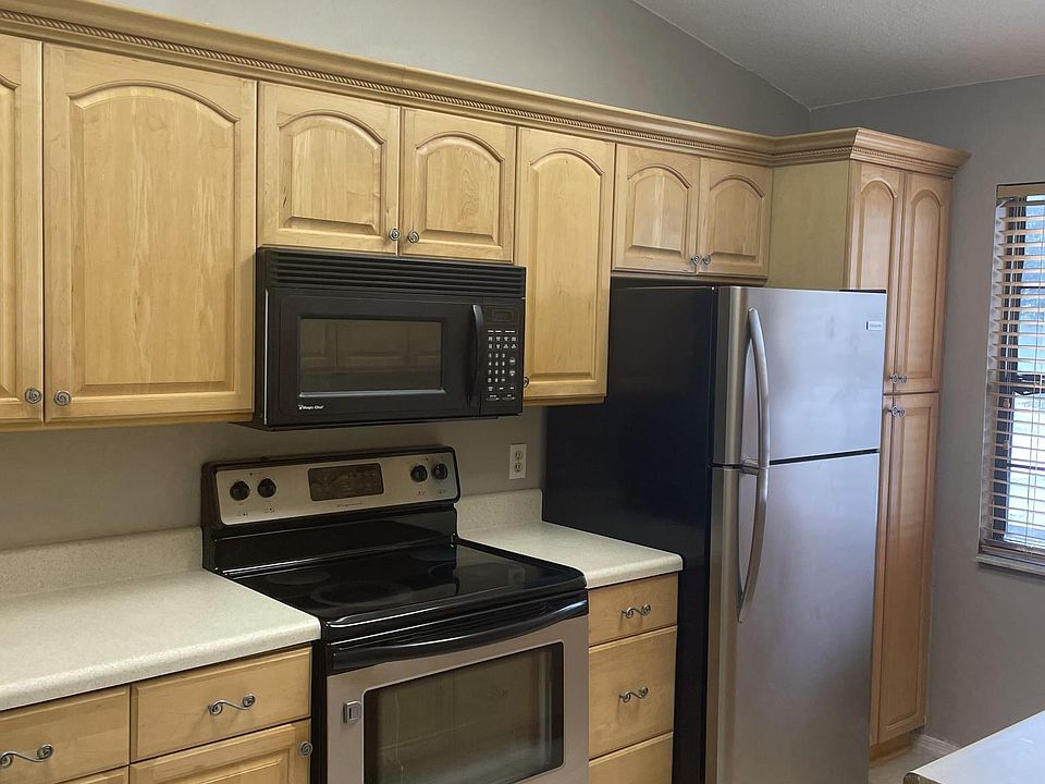1st image of 223 Arbor Cir