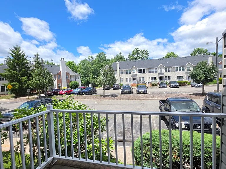204 Barclay Ct — Photo 33