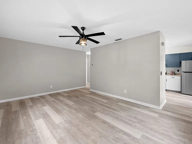 Canterbury Place Apartments — Photo 11