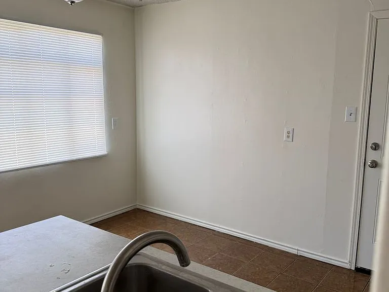 1206 W Church St — Photo 2